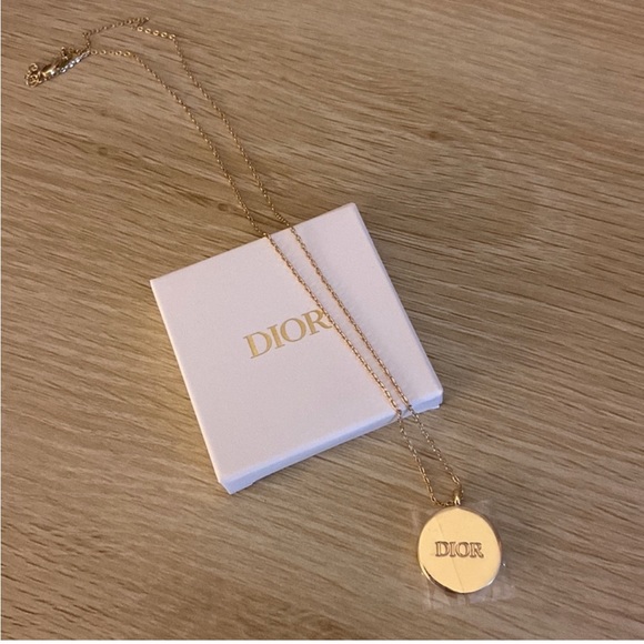 New 🌹CHRISTIAN DIOR 🌹 Gold Pendant Necklace- Gold Tone & Ceramic Jadore - Picture 5 of 15